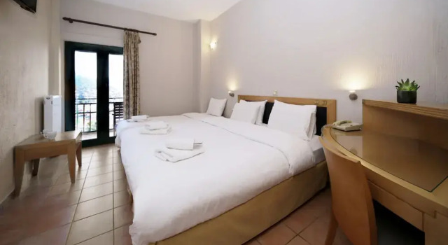 Трёхместный номер Standard с балконом Hotel Lecadin