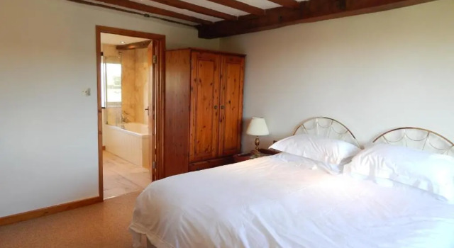 Двухместный номер Standard с видом на озеро Astwell Mill Private accommodation near Silverstone