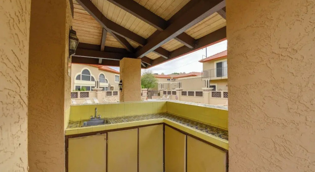 Апартаменты 14 Mi to Dtwn: Phoenix Condo w/ Balcony & Spa!