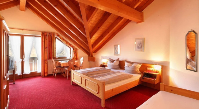 Трёхместный номер Standard с балконом House of Happiness by apartmentglück