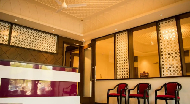 Hotel Chancellor, Varaa Hotelli Hotellit Punjab pysäköinnillä, Pysäköinti