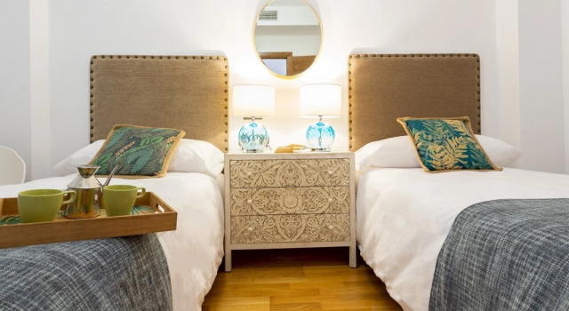Bright & Confortable 2 Bd Apart With Views to Bib Rambla Square. Bib Rambla II, Забронировать Отель Центр Гранада, рядом с Городской совет Гранады