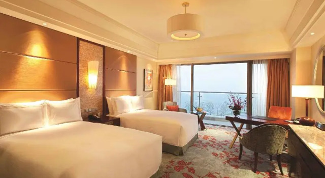 Номер Standard с балконом Fairmont Yangcheng Lake