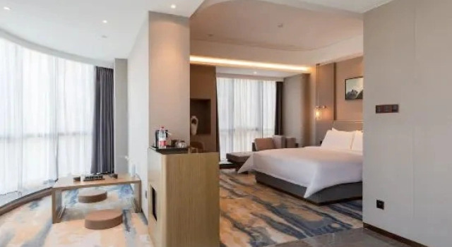 Люкс с видом на улицу Madison Hotel Zhengzhou North Garden Road
