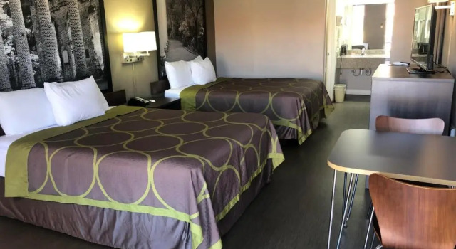 Четырёхместный номер Standard Super 8 by Wyndham Orangeburg Near I-26