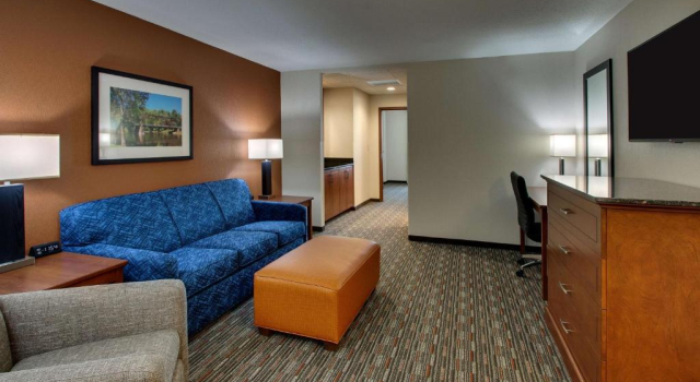 Люкс Drury Inn & Suites Iowa City Coralville