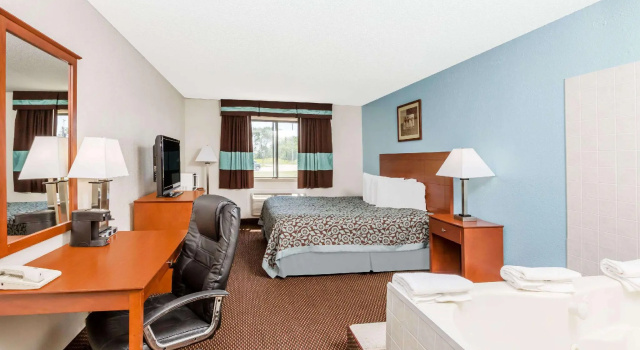 Двухместный люкс Days Inn by Wyndham Ankeny - Des Moines