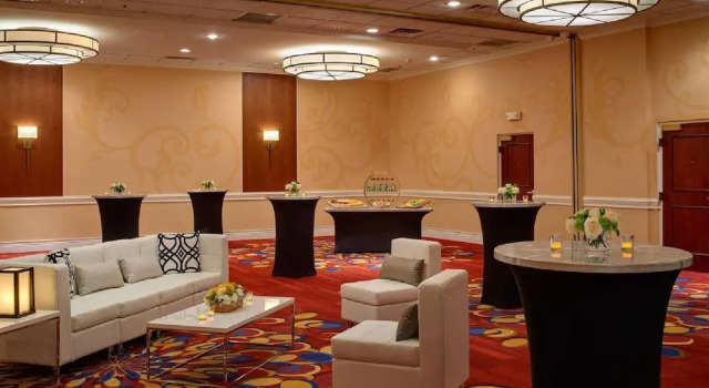Cleveland Airport Marriott, Book Hotel Hoteller i Cleveland Heights med pool, Swimmingpool