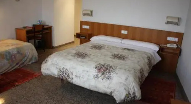 Hotel Restaurant La Brasa de Riudarenes, Забронировать Отель Риударенас Провинция Жирона