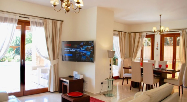 Вилла с 3 комнатами с балконом 3 bedroom Villa Pera 12 with 10x5m private pool, within walking distance to resort village square, resort facilities, Aphrodite Hills