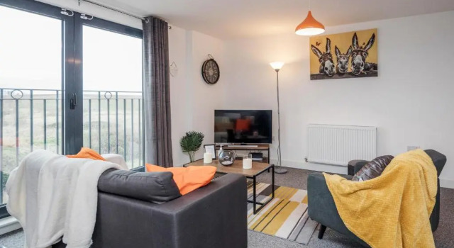 Апартаменты Superior New Private Apartment Building Minutes From Heathrow