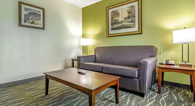 Люкс Quality Inn & Suites Creedmoor - Butner