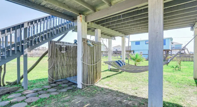 1 Mi to Surfside Beach: Bbq-ready Home in Freeport, Book Feriehus Sommerhuse i Surfside Beach, Hytte