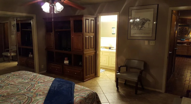Waterfront Listing - 3 Bedroom 3 Bath on Secluded Private Cove,great Location