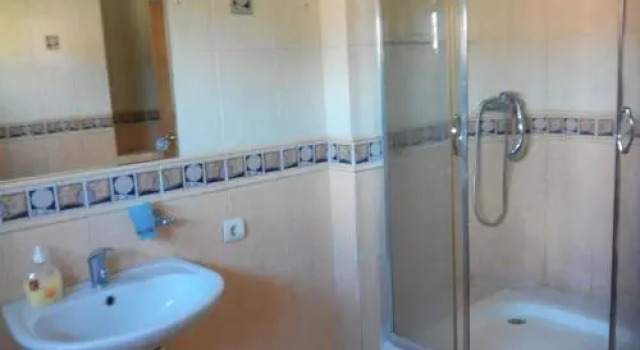Guest House Mandarin, Забронировать Гостевой дом Отели Краснодара с парковкой, рядом с Спортивно-развлекательный парк «Солнечный остров», Парковка