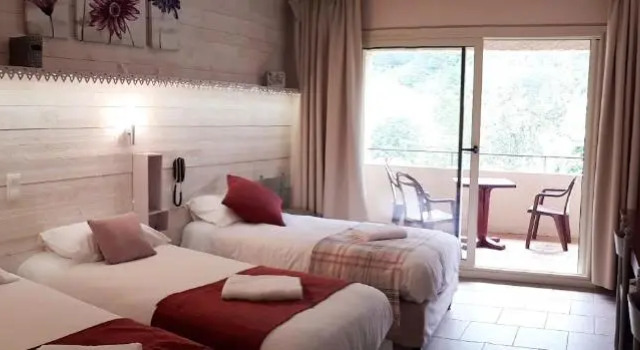 Трёхместный номер Standard Hôtel Le Mont Barral