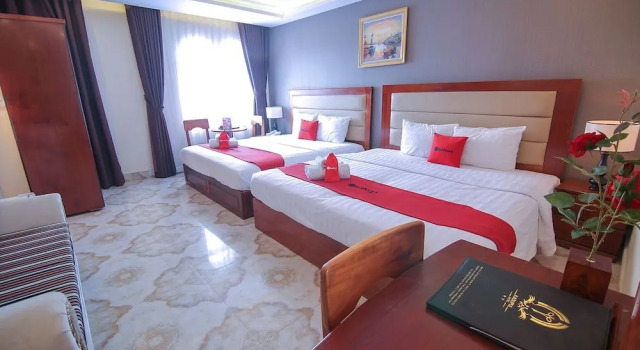 RedDoorz Premium @ Nguyen Thai Son Street