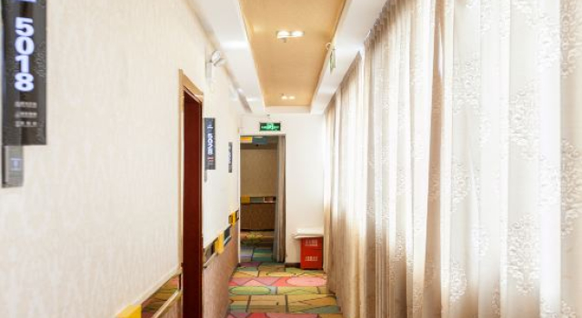 Shell Hotel Huanggang Luotian County Wanmizhai Boulevard, Varaa Hotelli Huanggang Hubei