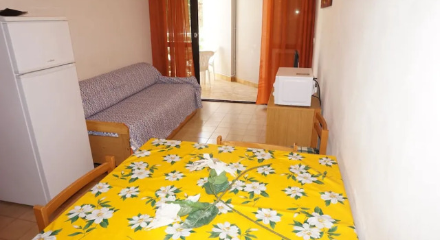 Nice Studio Apartment for 4 People in a Quiet Residential Complex by Beahost, Book Lejlighed Hoteller i Friuli Venezia Giulia med parkering, Parkering