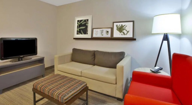 Четырёхместный люкс c 1 комнатой Country Inn & Suites by Radisson, Big Rapids, MI