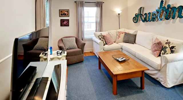 2BR Newly Remodeled Stylish Rosedale House by RedAwning, Rezervovat Hotel Austin Greater Austin