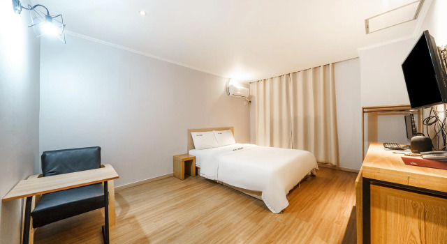 Номер Deluxe Hotel violet