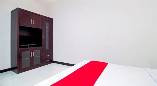 RedDoorz Plus Near ITC Fatmawati, Book Hotel Jakarta Jakarta Province