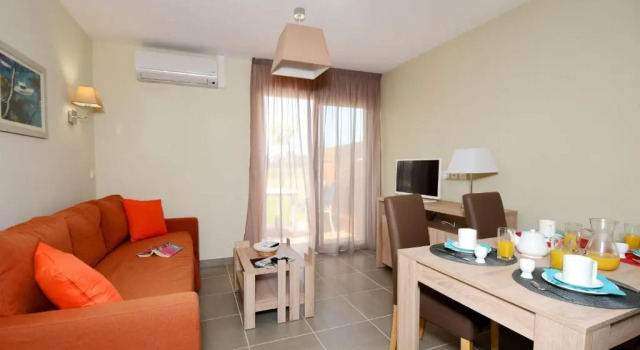 Résidence Odalys Côté Canal, Book Hotel Hotels in Aude with a Pool, Swimming Pool