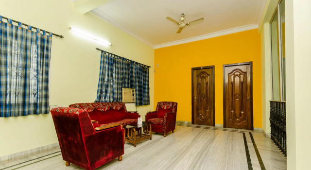 Hotel O Regency Guest house Near TCS Gitobitan, Забронировать Отель Калькутта East Zone, рядом с Университет Алиах