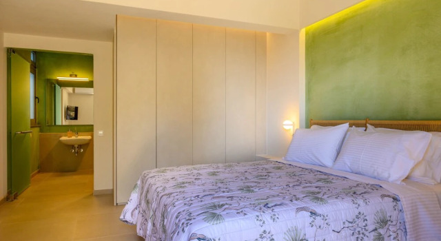 Roots Suites in Crete