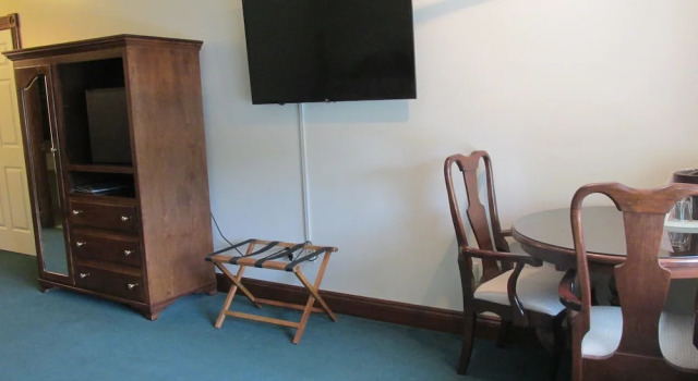 Четырёхместный номер Standard Inn at Amish Door