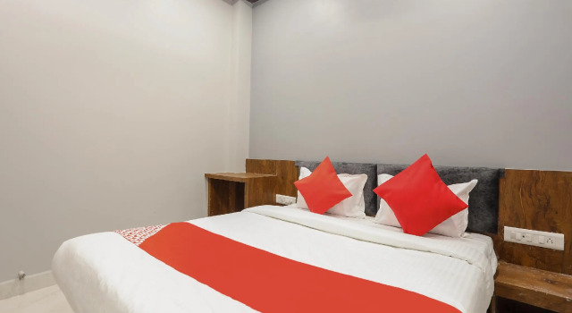 OYO 48179 Hotel Shankar