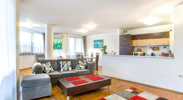Апартаменты Big 2-Bedroom Apt - Each Stay Triggers Donation to Non-Profit Organisation