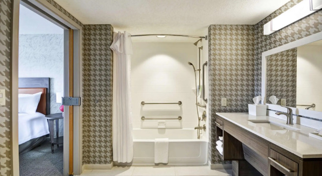 Двухместный люкс Home2 Suites By Hilton Portland Airport