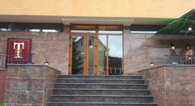 Hotel Termal, Rezervovat Hotel Hotely v Hunedoara s parkováním, Parkování