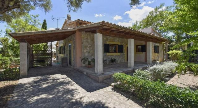 Modern villa with private pool 15 km from the sea