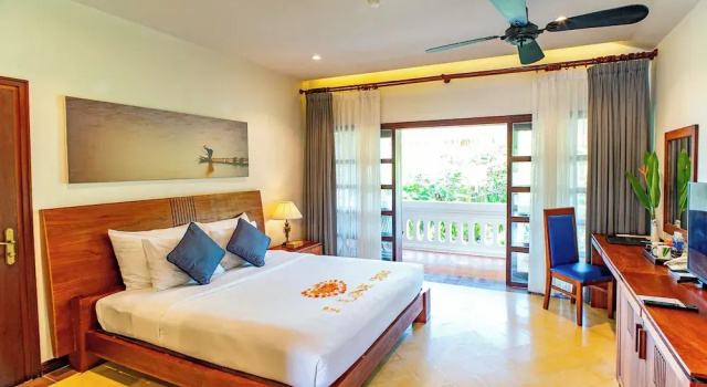 Двухместный номер Premier с балконом и с видом на сад Allezboo Beach Resort & Spa