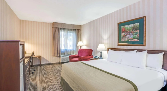 Двухместный номер Standard Baymont by Wyndham Louisville Airport South