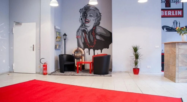 Hostel Die Etage East, Prenota Ostello Berlino Germania, vicino a Cimitero Ebraico a Weißensee