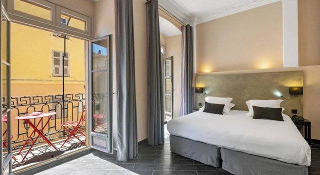 Номер Superior с балконом Hotel POZZO DI BORGO