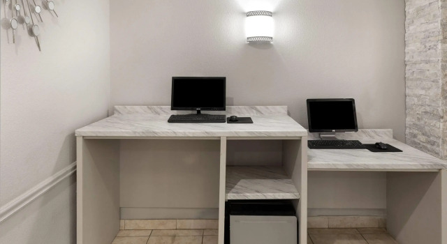 La Quinta Inn & Suites by Wyndham Brownwood, Забронировать Отель Браунвуд штат Техас