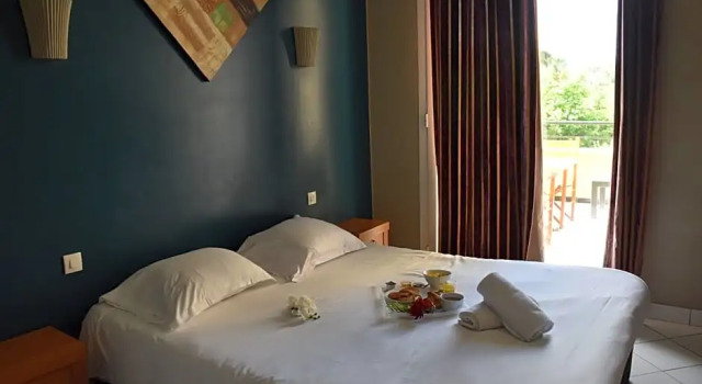 Номер Superior с видом на сад Adonis Sanary Grand Hôtel des Bains