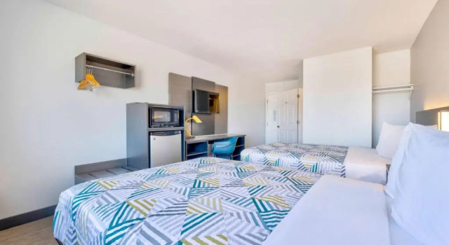 Четырёхместный номер Deluxe Motel 6-Norman, OK