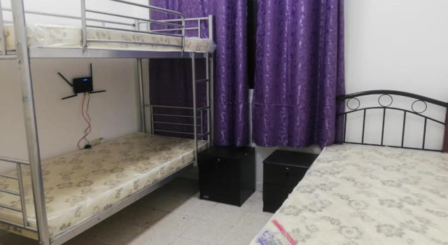 Кровать в общем номере (женский номер) Bed Space For Females Near Metro Station