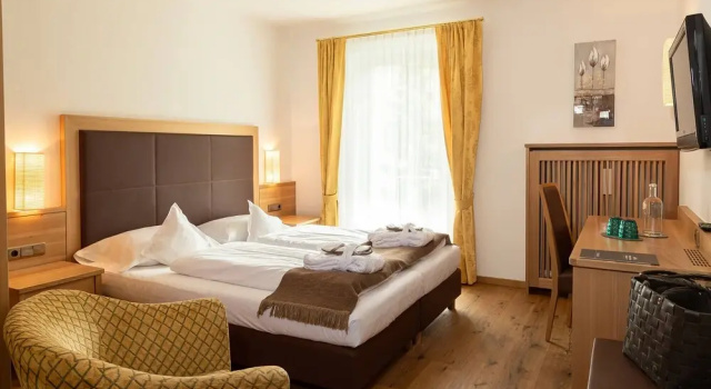 Двухместный номер Comfort с балконом и с видом на горы Family Hotel Posta