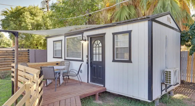 Апартаменты Modern Tiny Home ~ 5 Mi to Downtown Phoenix!