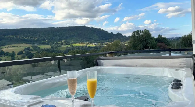 Коттедж Osprey View Lodge & Hot Tub