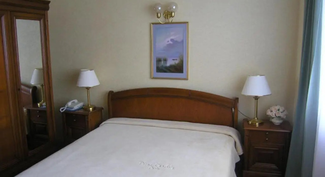 Suite Dnepr Hotel