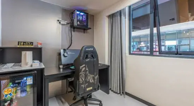 Трёхместный люкс Cixi Huangwu E-sports Hotel (Xinhefang Branch)