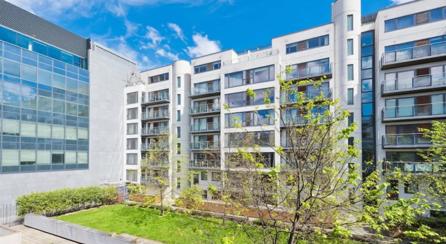 Sweet Inn - Gallery Quay, Забронировать Отель Отели Дублина 4 звезды, рядом с Стадион для собачьих бегов Шелбурн-парк, 4*